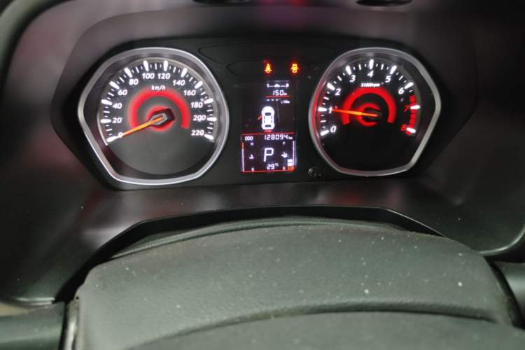 Used Soueast DX3 2018 1.5T CVT Luxury Model Odometer Close Up