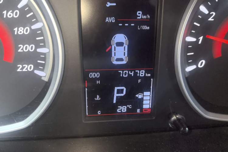 Used Soueast DX3 2018 1.5T SRG CVT Flagship Model Odometer Close Up