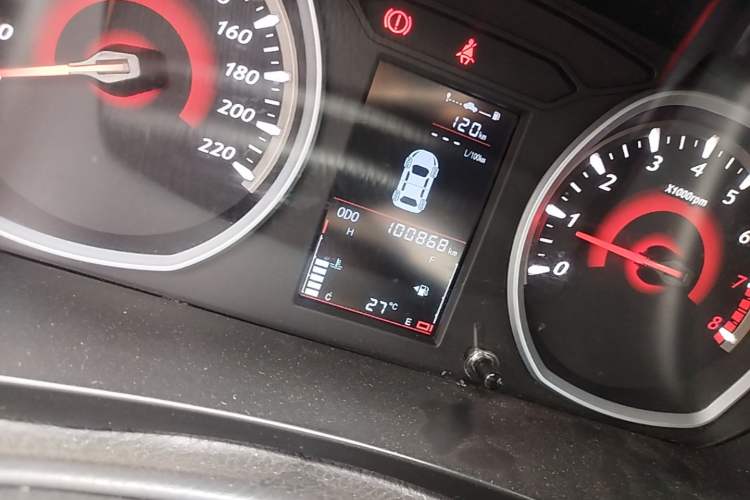 Used Soueast DX3 2018 1.5L Manual Luxury Model Odometer Close Up