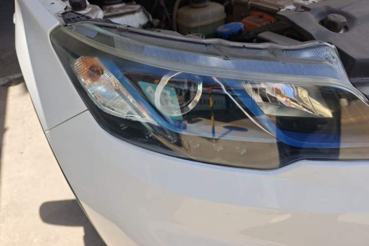 Used Soueast DX3 2018 EV Flagship Model Right Front Headlight