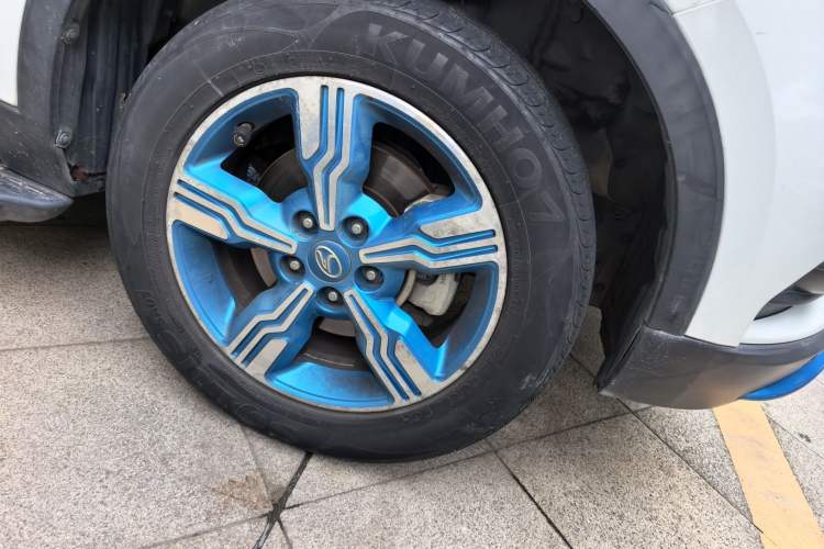 Used Soueast DX3 2018 EV Flagship Model Right Front Wheel Hub