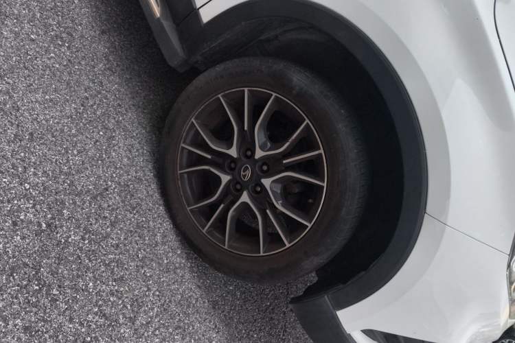 Used Soueast DX3 2018 1.5L Manual Luxury Model Right Front Wheel Hub