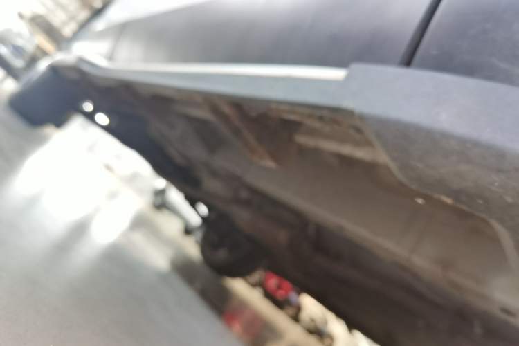Used Soueast DX3 2018 1.5L Manual Luxury Model Right Side Sill