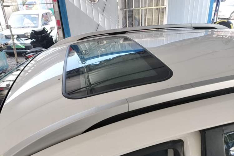 Used Soueast DX3 2018 1.5L Manual Luxury Model Roof