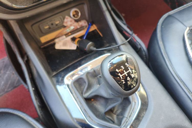 Used Soueast DX3 2018 1.5L Manual Luxury Model Gear Lever