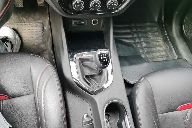 Used Soueast DX3 2018 1.5L Manual Luxury Model Gear Lever