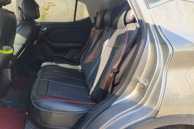 Used Soueast DX3 2018 1.5L Manual Luxury Model Interior 4