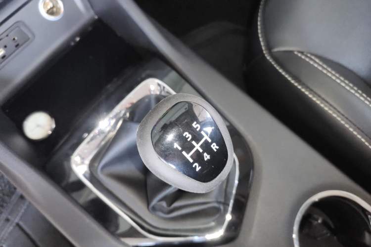 Used Soueast DX3 2019 1.5L Manual Luxury Model China VI Standard Gear Lever