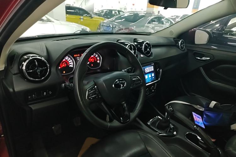 Used Soueast DX3 2019 DX3X Cool Qi 1.5L Manual Luxury Model Center Console