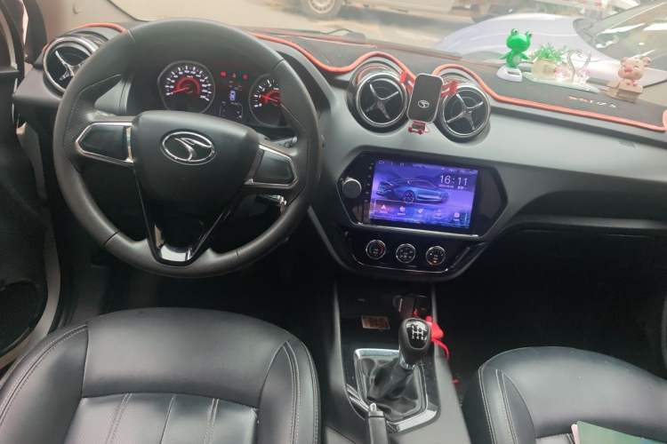 Used Soueast DX3 2019 1.5L Manual Luxury Model China VI Standard Center Console