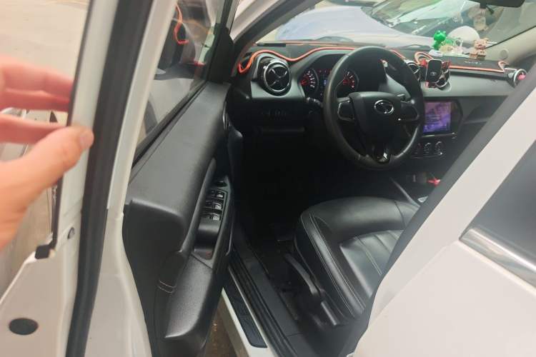 Used Soueast DX3 2019 1.5L Manual Luxury Model China VI Standard Driver Seat