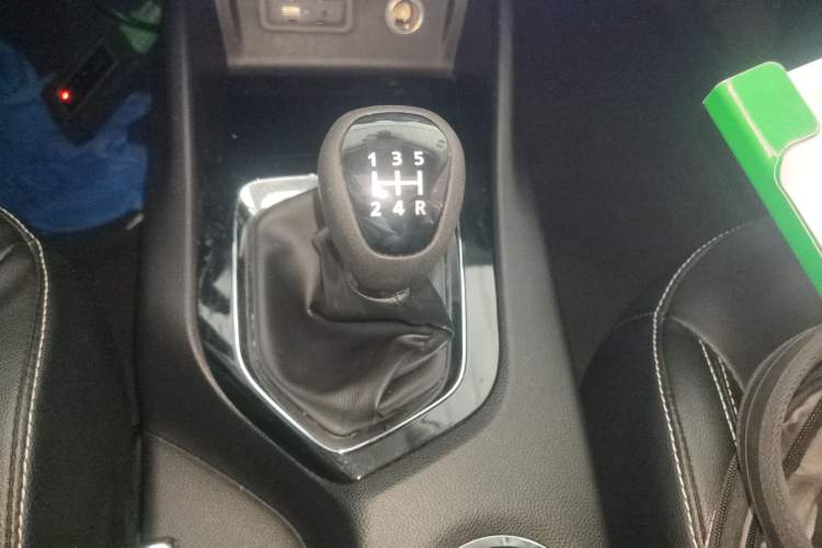 Used Soueast DX3 2019 1.5L Manual Luxury Model China VI Standard Gear Lever