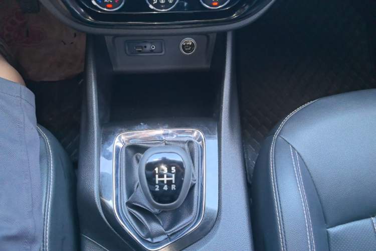 Used Soueast DX3 2019 1.5L Manual Luxury Model China VI Standard Gear Lever