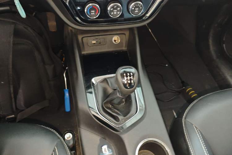 Used Soueast DX3 2019 1.5L Manual Luxury Model China VI Standard Gear Lever