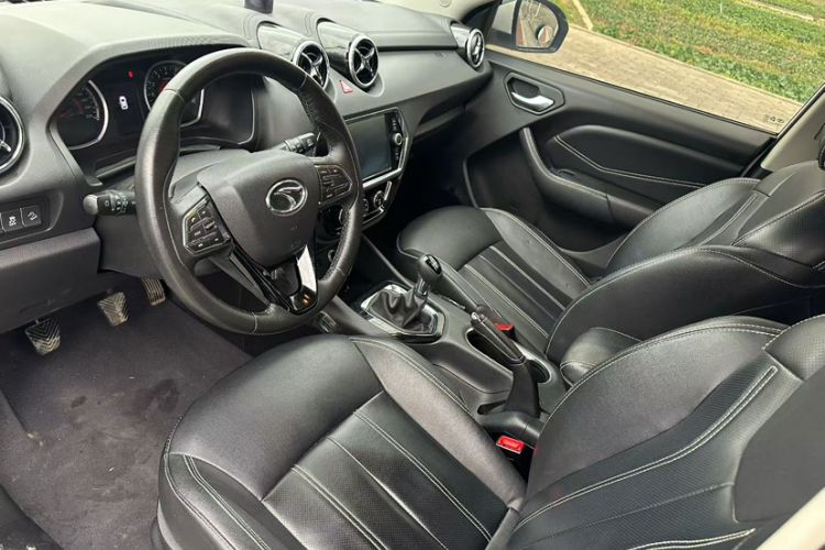 Used Soueast DX3 2019 DX3X Cool Qi 1.5L Manual Luxury Model Interior 2