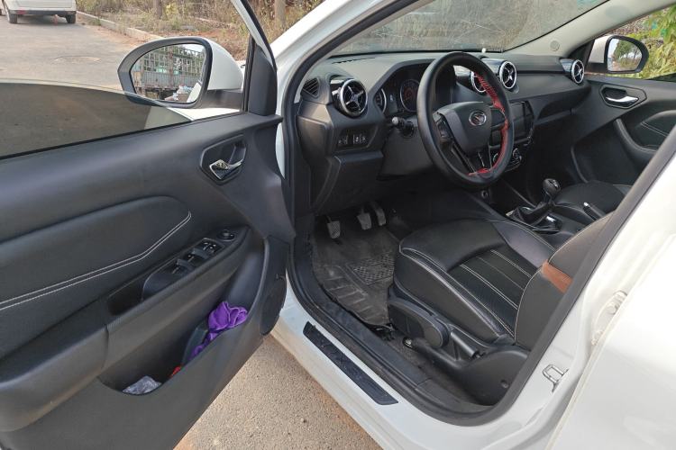Used Soueast DX3 2019 1.5L Manual Luxury Version China V Standard Interior 3