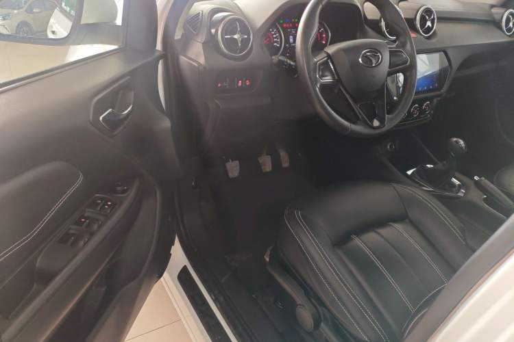 Used Soueast DX3 2019 1.5L Manual Luxury Model China VI Standard Interior 3