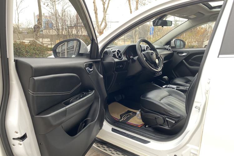 Used Soueast DX3 2019 1.5T CVT Luxury Version China VI Standard Interior 3