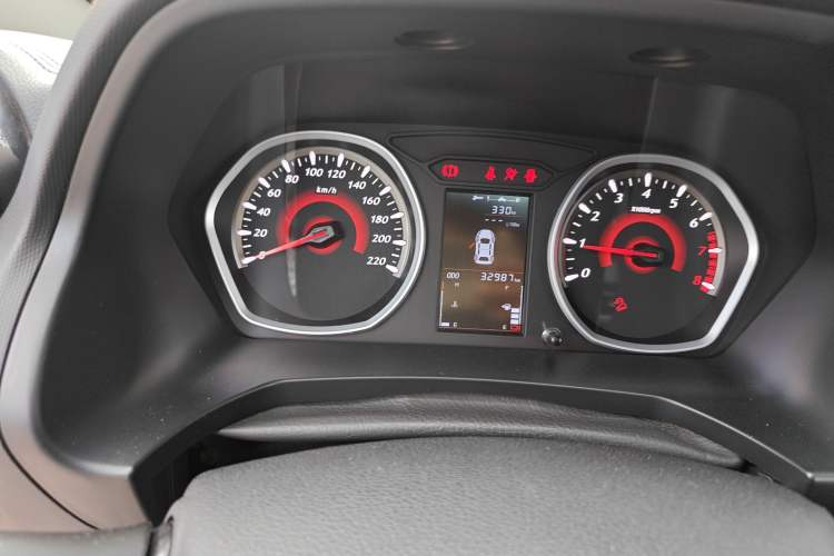 Used Soueast DX3 2019 1.5L Manual Luxury Version China V Standard Odometer Close Up