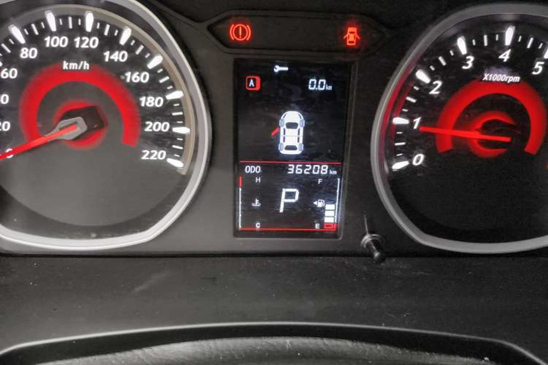 Used Soueast DX3 2019 1.5T CVT Luxury Version China V Standard Odometer Close Up