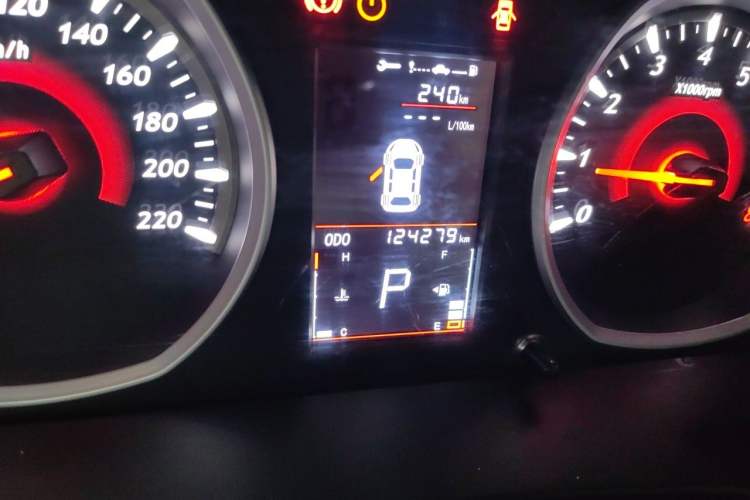 Used Soueast DX3 2019 1.5T CVT Luxury Version China V Standard Odometer Close Up