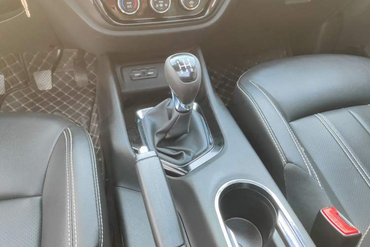 Used Soueast DX3 2022 1.5L Manual Luxury Version Gear Lever