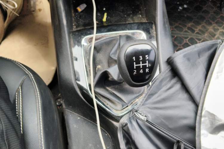 Used Soueast DX3 2022 1.5L Manual Luxury Version Gear Lever