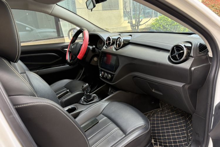 Used Soueast DX3 2022 1.5L Manual Luxury Version Interior 3