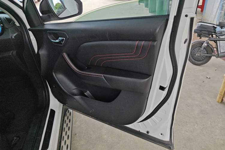 Used Soueast DX3 2022 1.5T CVT PLUS Right Front Door Interior