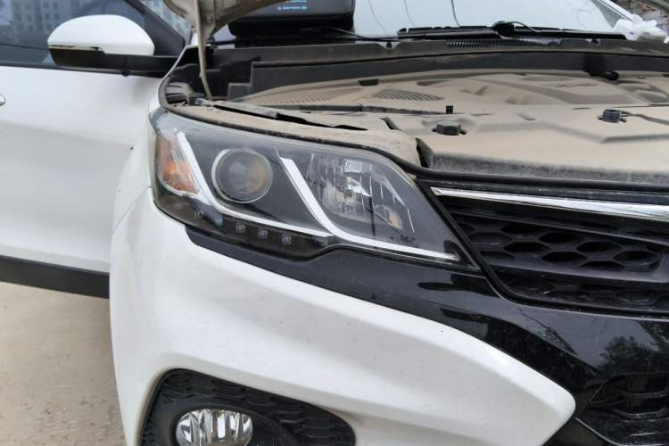 Used Soueast DX3 2022 1.5L Manual Luxury Version Right Front Headlight