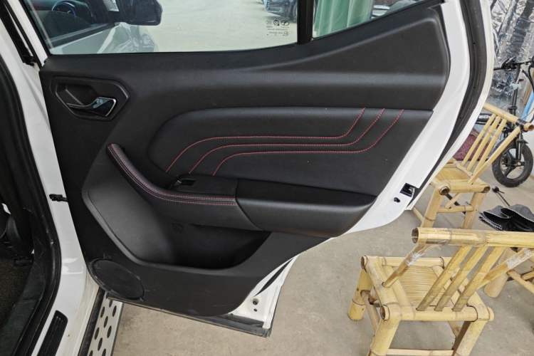 Used Soueast DX3 2022 1.5T CVT PLUS Right Rear Door Interior