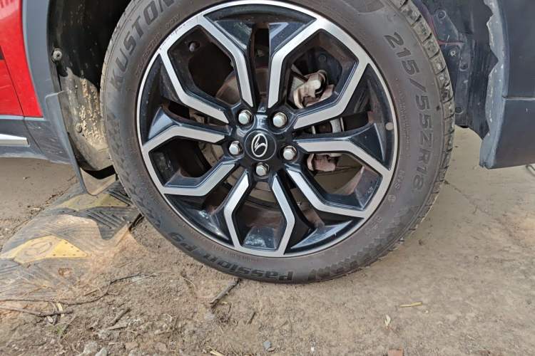 Used Soueast DX5 2019 1.5L Manual Luxury Version Right Front Wheel Hub