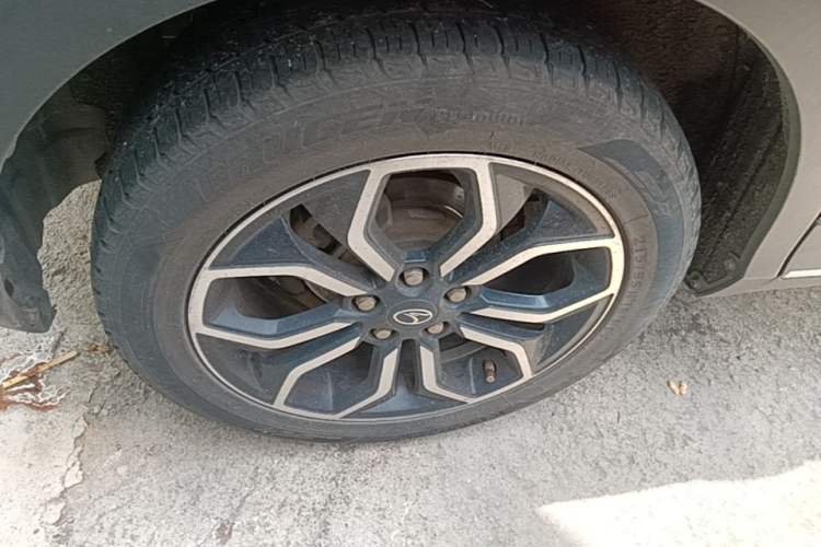 Used Soueast DX5 2019 1.5T Manual Luxury Model Right Rear Wheel Hub