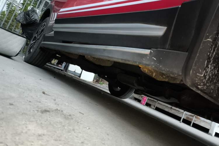 Used Soueast DX5 2019 1.5T CVT Luxury Version Right Side Sill