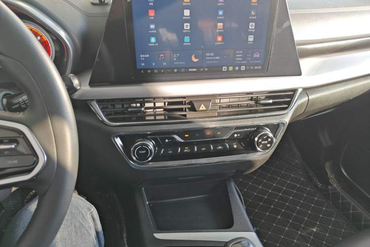 Used Soueast DX5 2019 1.5L Manual Luxury Version Audio And AC Panel