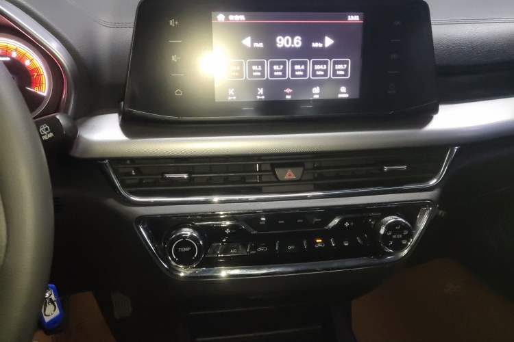 Used Soueast DX5 2019 1.5L Manual Luxury Version Audio And AC Panel