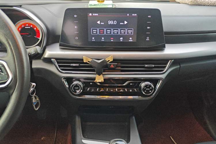 Used Soueast DX5 2019 1.5L Manual Luxury Version Audio And AC Panel