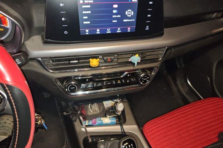 Used Soueast DX5 2019 1.5L Manual Luxury Version Audio And AC Panel