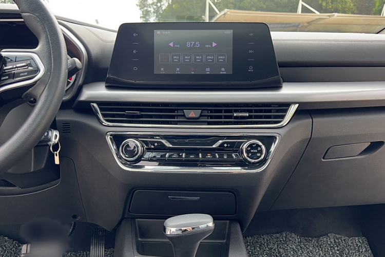 Used Soueast DX5 2019 1.5T CVT Luxury Model Audio And AC Panel