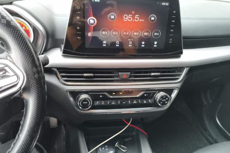 Used Soueast DX5 2019 1.5L Manual Luxury Version Audio And AC Panel