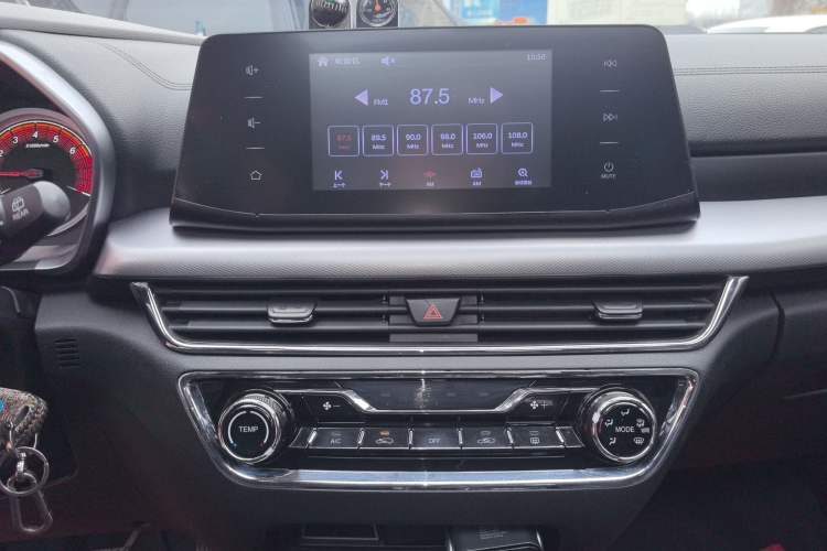 Used Soueast DX5 2019 1.5L Manual Luxury Version Audio And AC Panel
