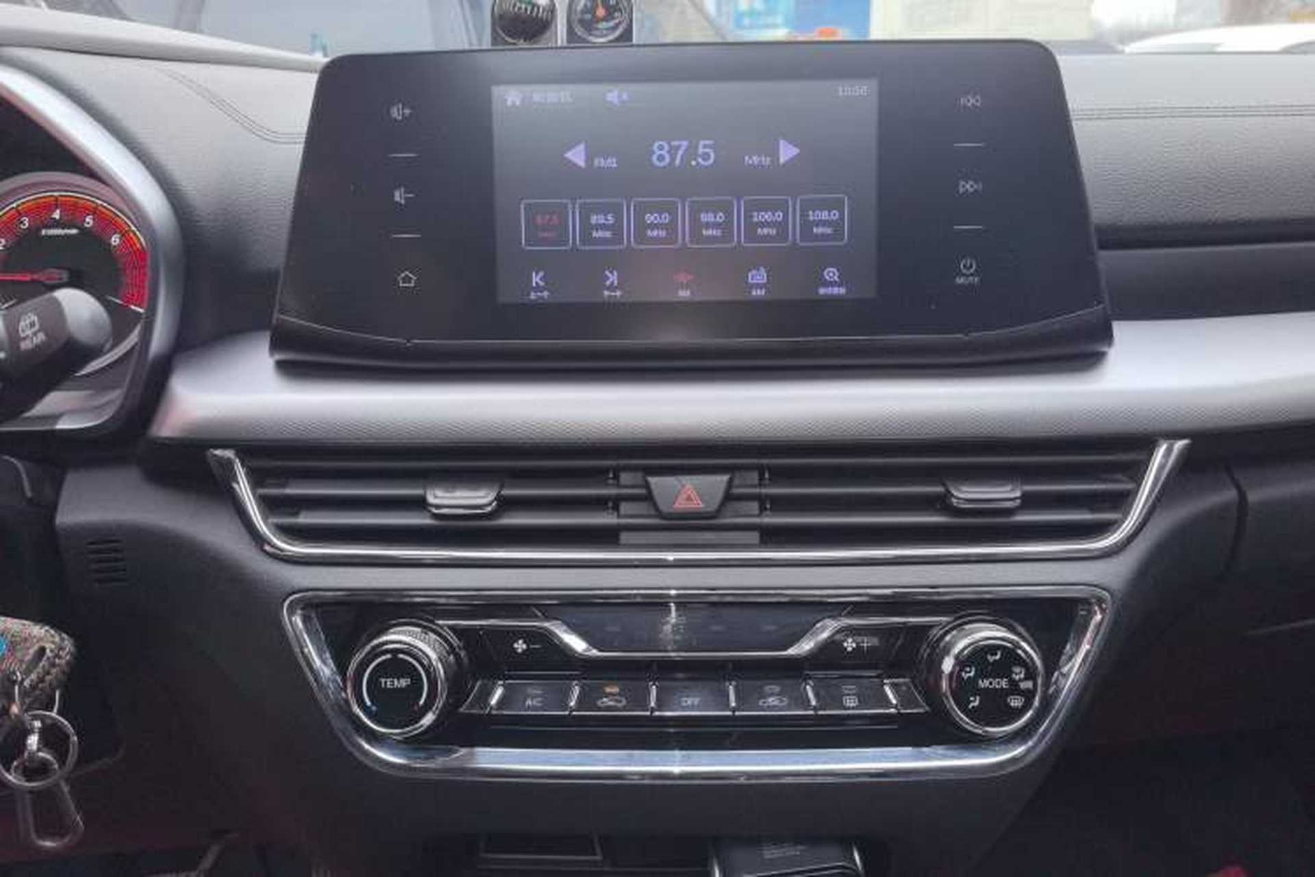 Used Soueast DX5 2019 1.5L Manual Luxury Version Audio And AC Panel