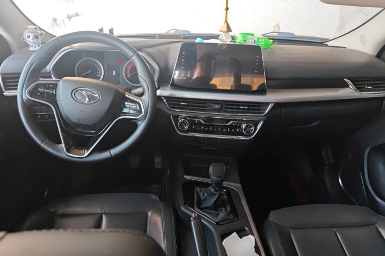Used Soueast DX5 2019 1.5L Manual Luxury Version Center Console