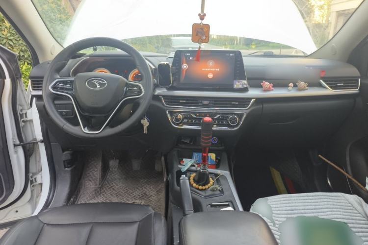 Used Soueast DX5 2019 1.5L Manual Elite Model Center Console
