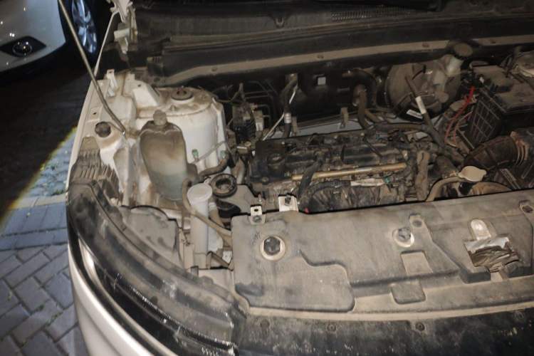 Used Soueast DX5 2019 1.5L Manual Luxury Version Engine Bay Right
