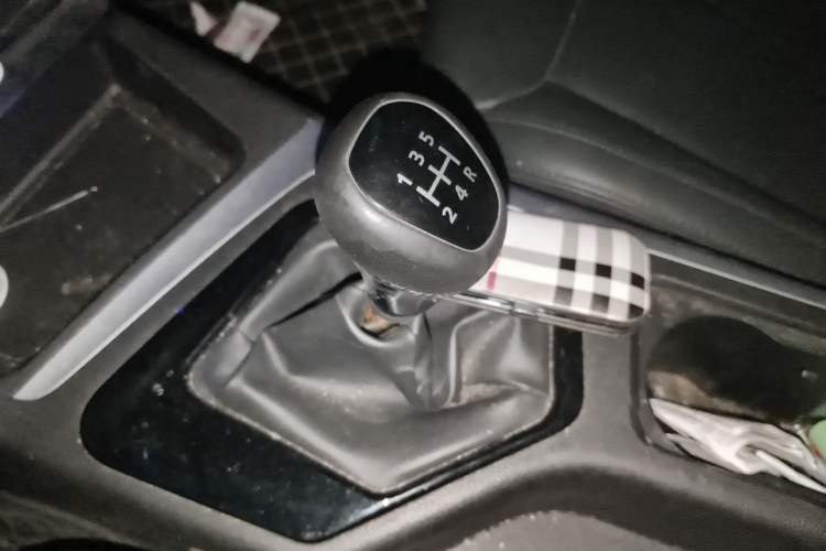 Used Soueast DX5 2019 1.5L Manual Luxury Version Gear Lever