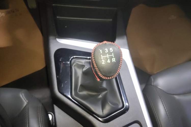 Used Soueast DX5 2019 1.5L Manual Luxury Version Gear Lever