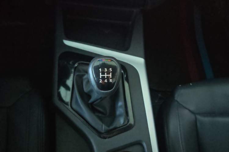 Used Soueast DX5 2019 1.5L Manual Luxury Version Gear Lever