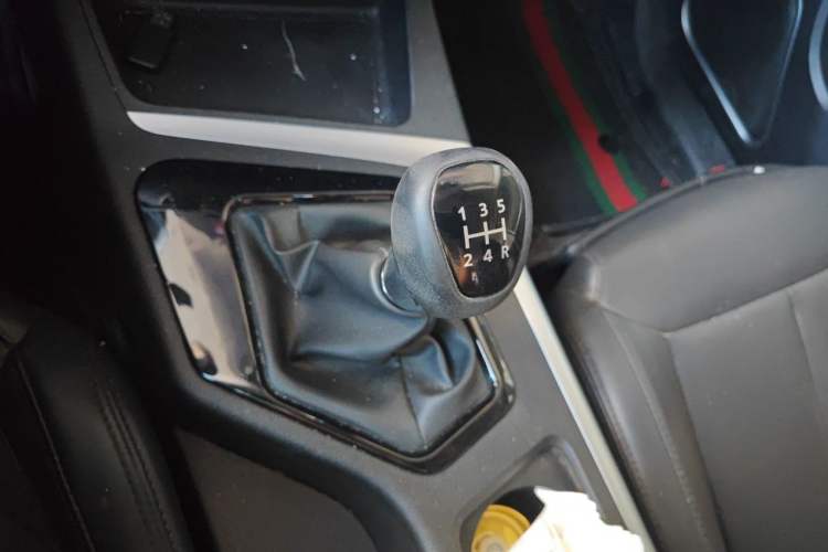 Used Soueast DX5 2019 1.5L Manual Luxury Version Gear Lever