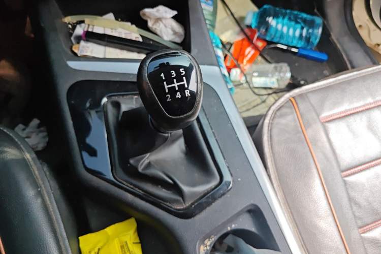 Used Soueast DX5 2019 1.5L Manual Luxury Version Gear Lever